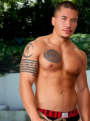Chris Rockway gives Dante Ferraro such a hot blowjob that Dante can't help but return the favor.