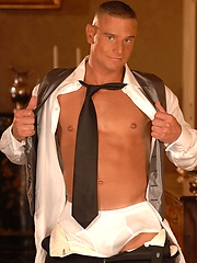 Kent North shows his muscle body