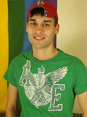 Smooth twink London Sawyer blows his huge load.