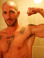 Join my straight mate Mark Green in the shower