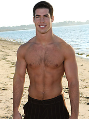 Muscle stud Travis
