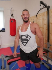 Muscle man Neil Henryk working out