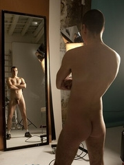 Dude shows his huge dick