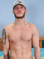 Straight & Athletic Hunk Will Pumps his Hole with 2 Dildos