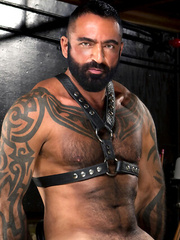 Hairy inked daddy Tom Colt fuck gay ebony Lance Kincaid