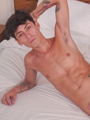 Sexy boy Amahd Passer shows his ass