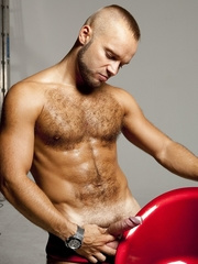 Hot hairy muscle boi